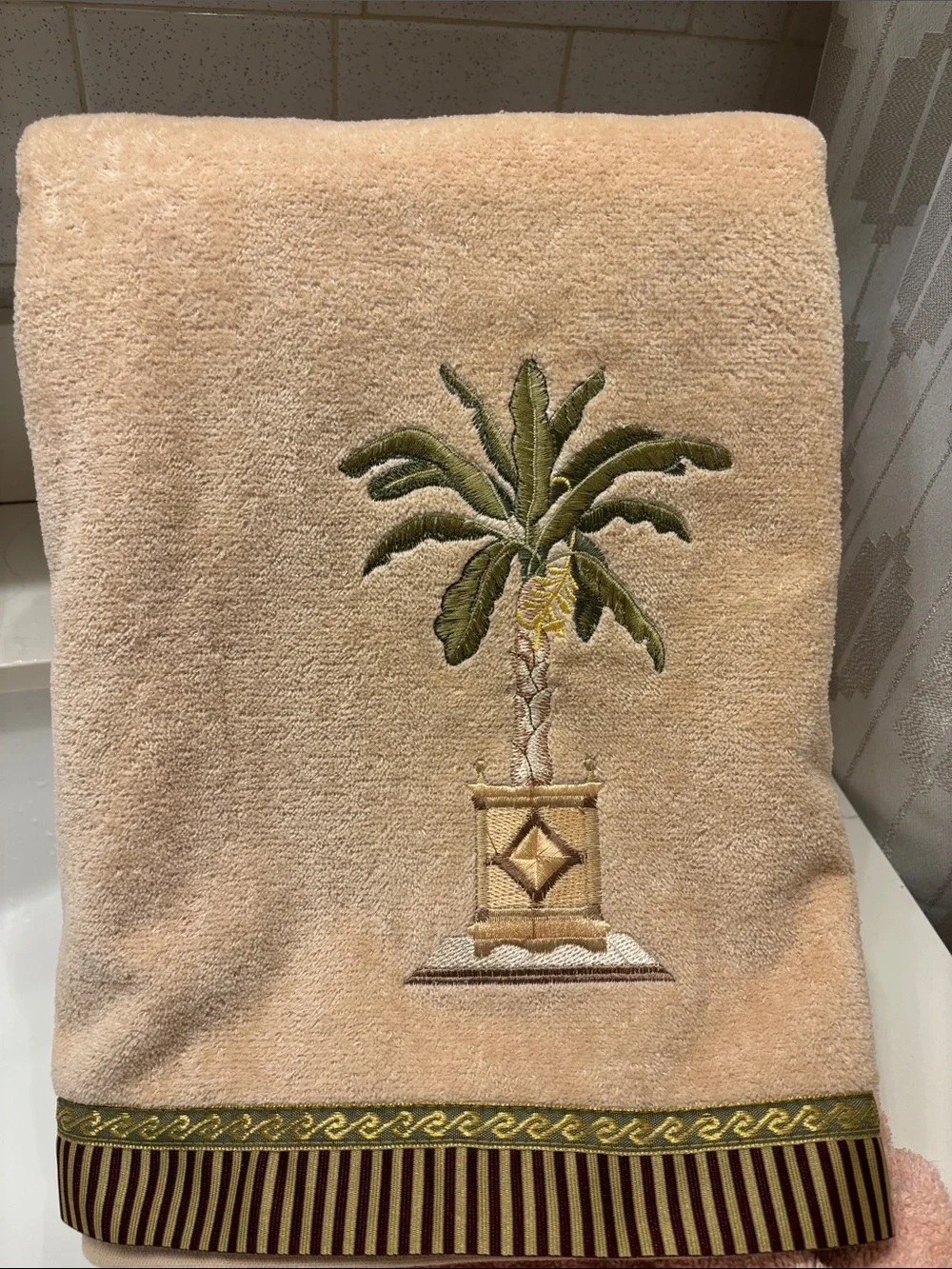 Avanti Beige/Tan Palm Embroidered Bath Towel with Decorative Border